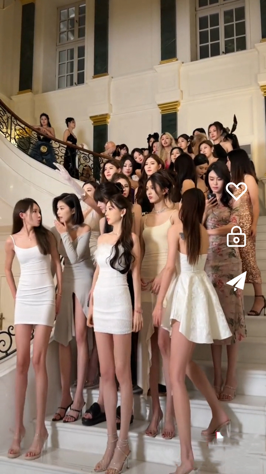 异界女皇江山美男志云花樱截图